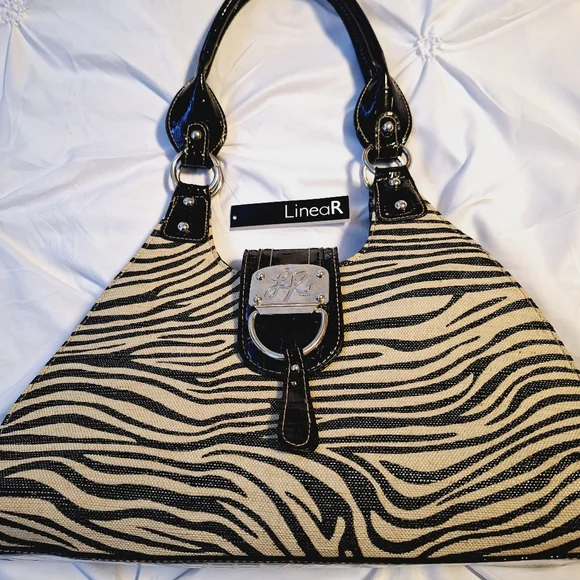 LINEAR ZEBRA SHOULDER BAG - Picture 7 of 13